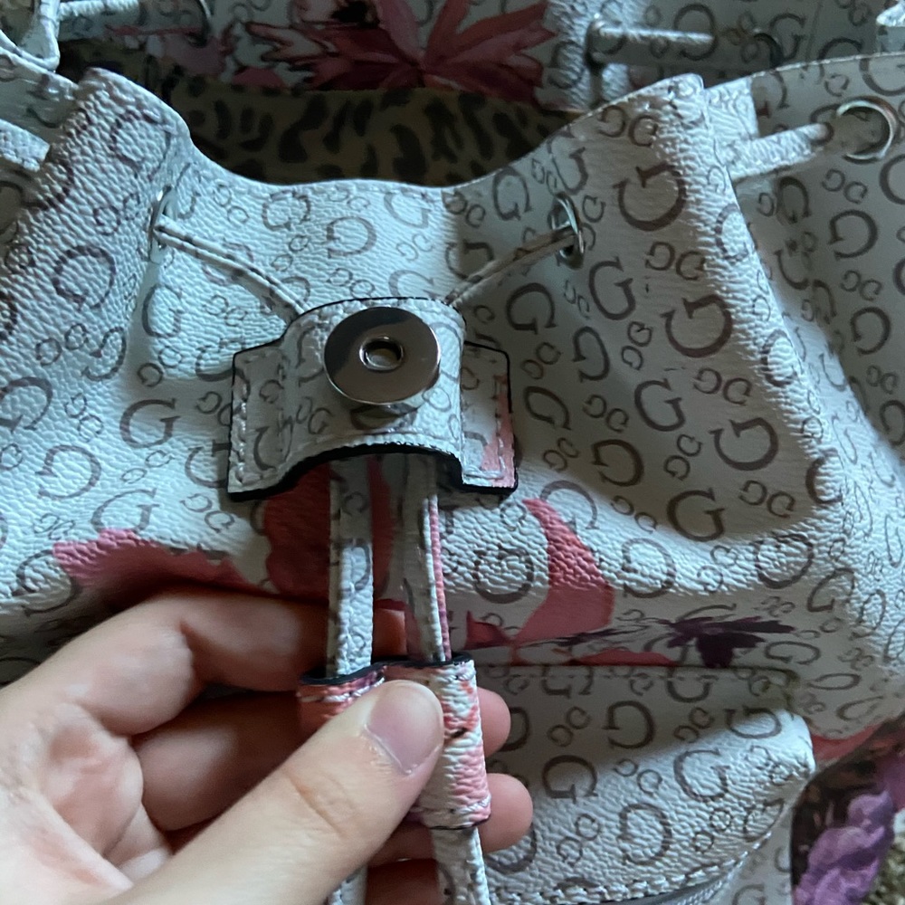 Guess Purse/Backpack - Picture 3 of 8